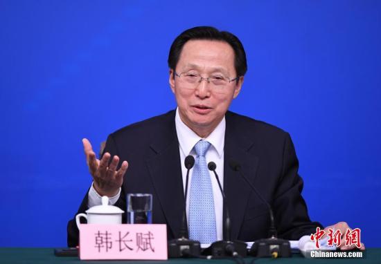 3月7日，十二屆全國人大五次會議舉行記者會，邀請農業(yè)部部長韓長賦、副部長張?zhí)伊值染汀巴七M農業(yè)供給側結構性改革”的相關問題回答中外記者的提問。</p></table>中新社<p>　　記者 侯宇 攝