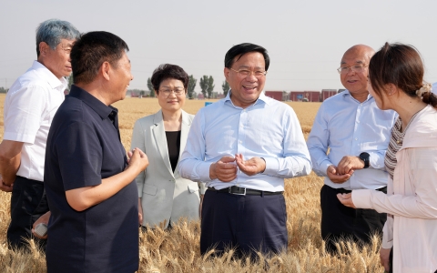 韓俊在河南河北調(diào)研時強調(diào) 扎實推進糧油作物大面積單產(chǎn)提升行動 全力以赴夯實全年糧食豐收基礎(chǔ)